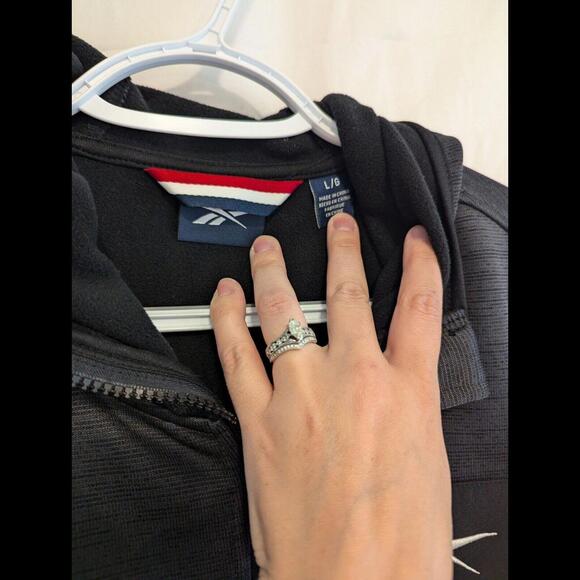 Reebok Mens Jacket/Gray&Black/NWT/Zip Up/Hooded/Size L but Fits Like A Medium - Picture 3 of 9